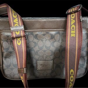 Men’s Coach Messenger